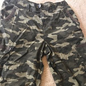 Sz 32 Camo Cargo Shorts